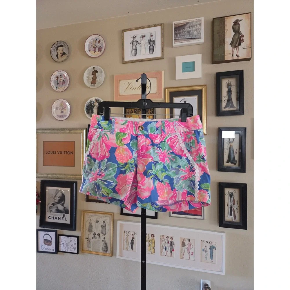 Lilly Pulitzer 5 Inch Callahan Shorts in the Beckon Blue Jungle‎ Utopia